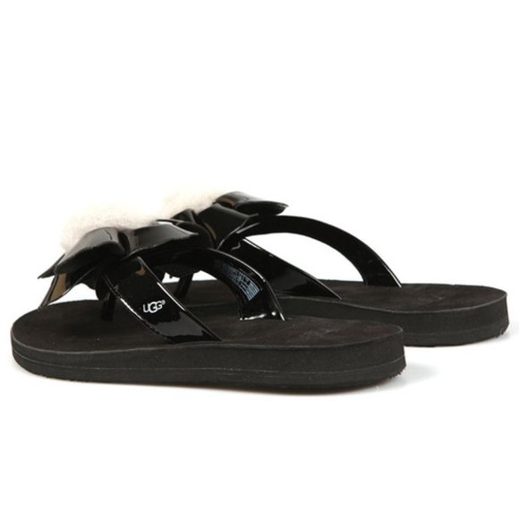 NEW UGG Women Poppy Black Patent Sheepskin Fur Pompom 3D Flower Flip Flop Dress - Picture 3 of 5